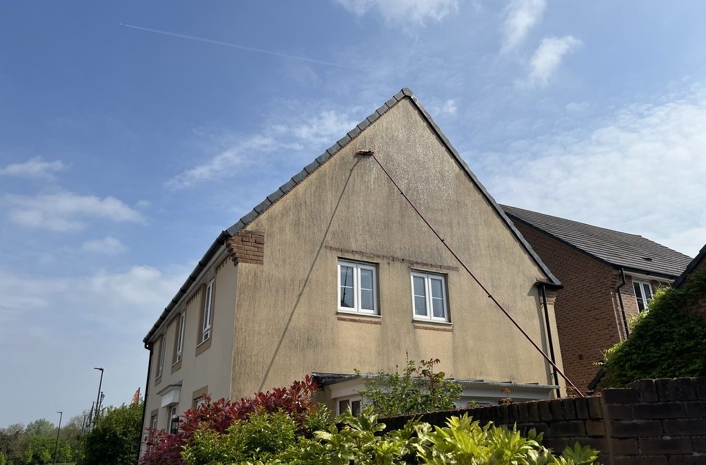 Softwashing vs. Pressure Washing: Which is Right for Your K Rend?